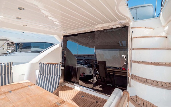 Аренда моторной яхты Sunseeker 66 Manhattan в Сочи